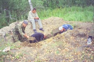 Астраханцы в поисковой экспедиции в Калужской области, 2002 год.